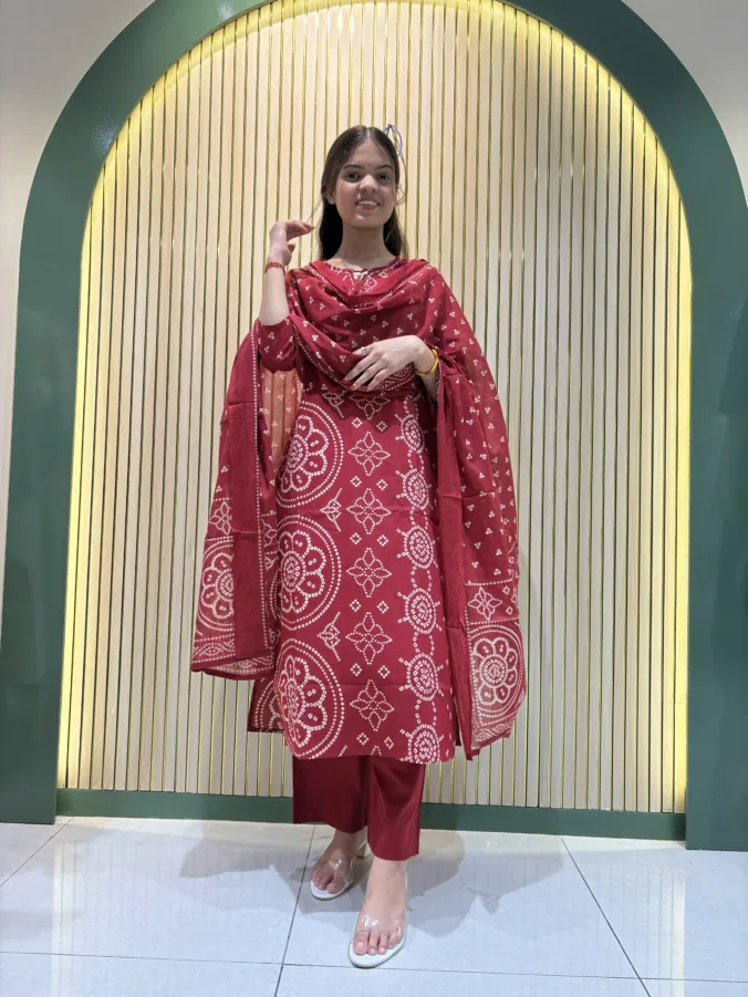 Stylish Bandhani Print Straight Suit with Elegant Traditional Design and Gracefully Designed Matching Dupatta & Pants.