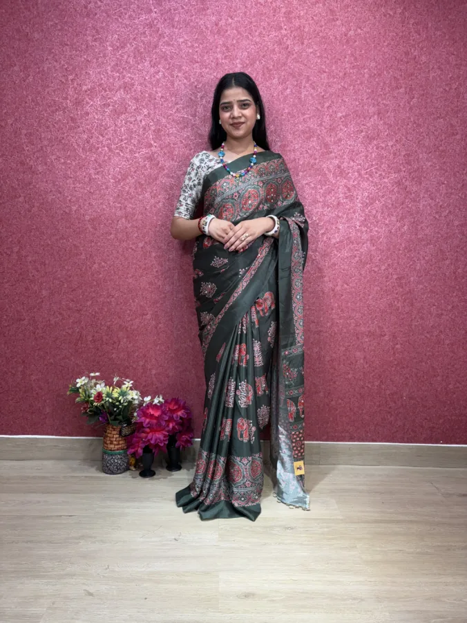 NEELAM TRADERS NEW LAUNCH TRENDING EXCLUSIVE MIRROR WORK SAREE WITH ELPHANT DESIGN AT PALLU IN SOFT SILK FABRIC