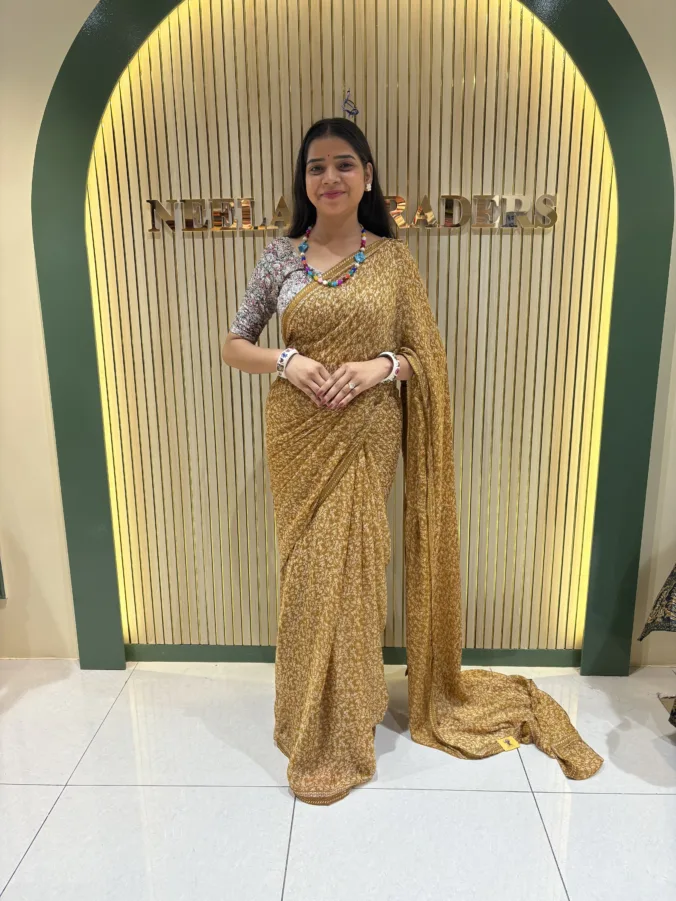 NEELAM TRADERS NEW LAUNCH FLORAL PRINT VIRAL SAREE WITH LITE WEIGHT BORDER ALL OVER IN CHIFFON FABRIC